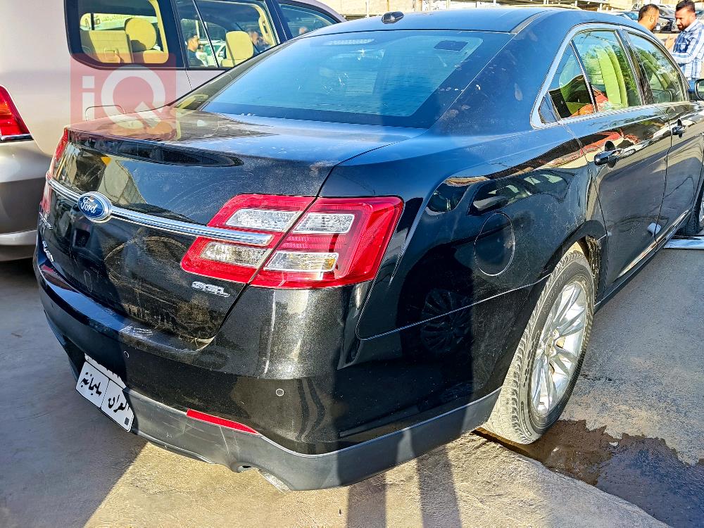 Ford Taurus